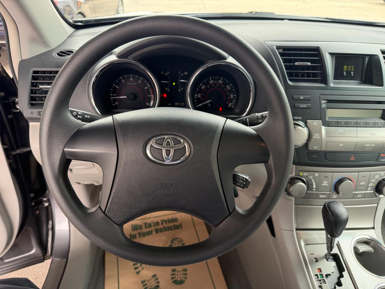 Toyota Highlander Base 4WD 2010