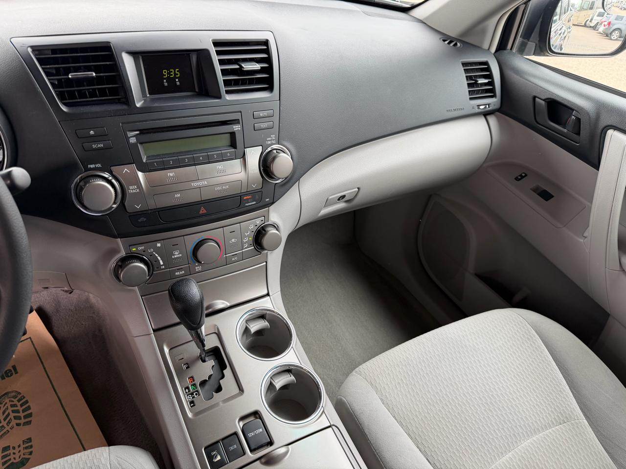 Toyota Highlander Base 4WD 2010