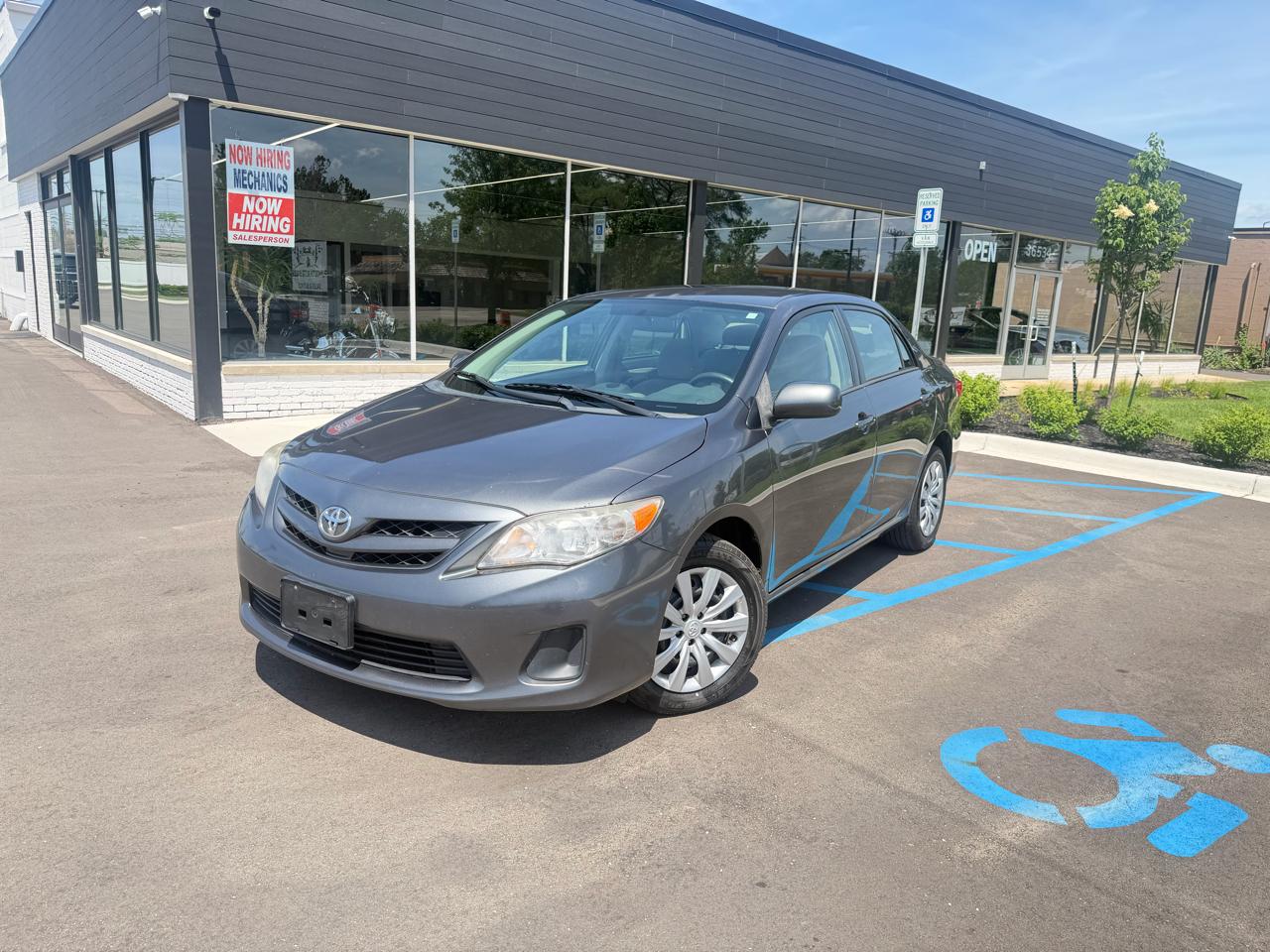 Toyota Corolla LE 4-Speed AT 2012
