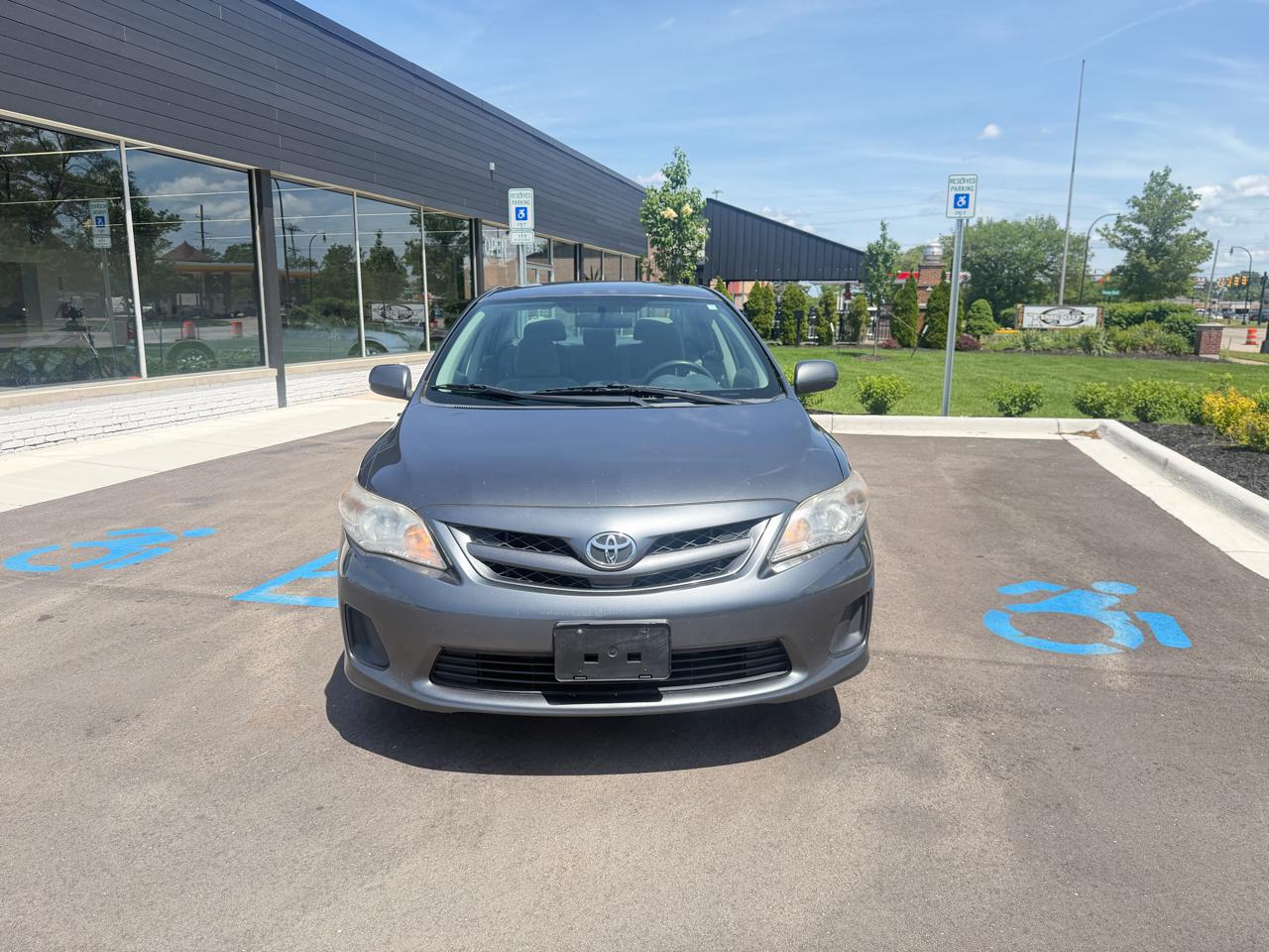 Toyota Corolla LE 4-Speed AT 2012