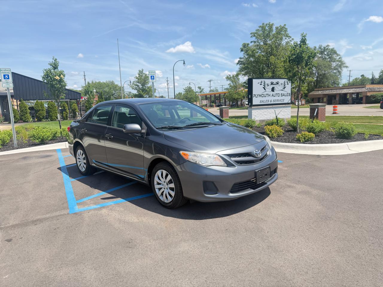 Toyota Corolla LE 4-Speed AT 2012