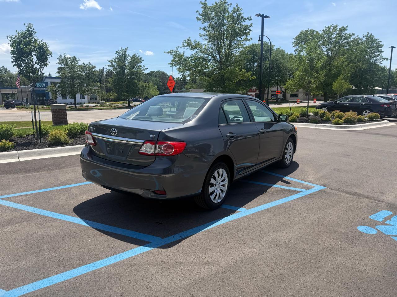 Toyota Corolla LE 4-Speed AT 2012