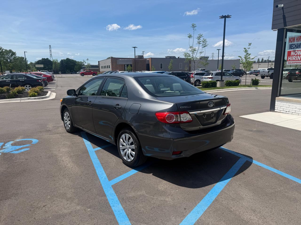Toyota Corolla LE 4-Speed AT 2012