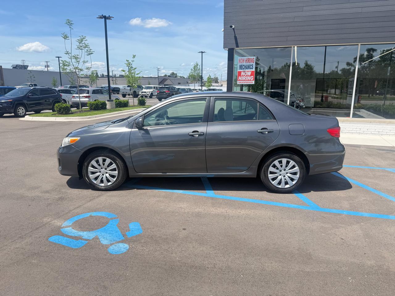 Toyota Corolla LE 4-Speed AT 2012