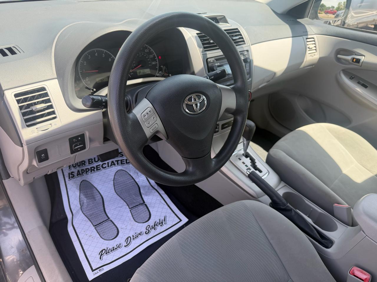 Toyota Corolla LE 4-Speed AT 2012