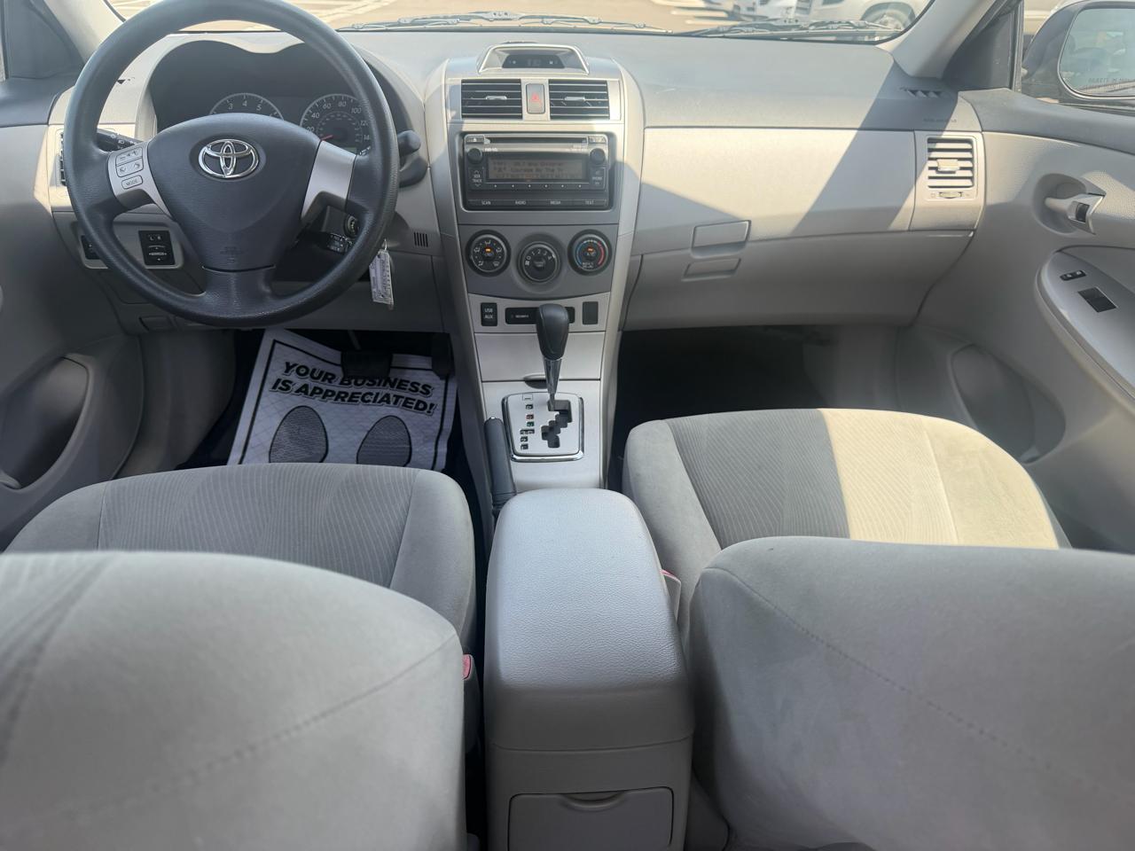 Toyota Corolla LE 4-Speed AT 2012