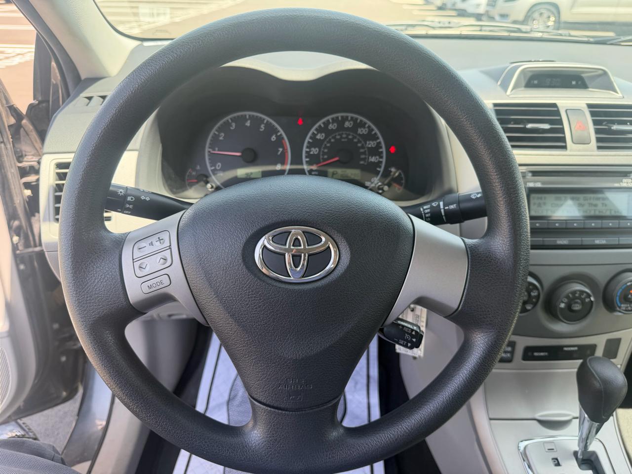 Toyota Corolla LE 4-Speed AT 2012