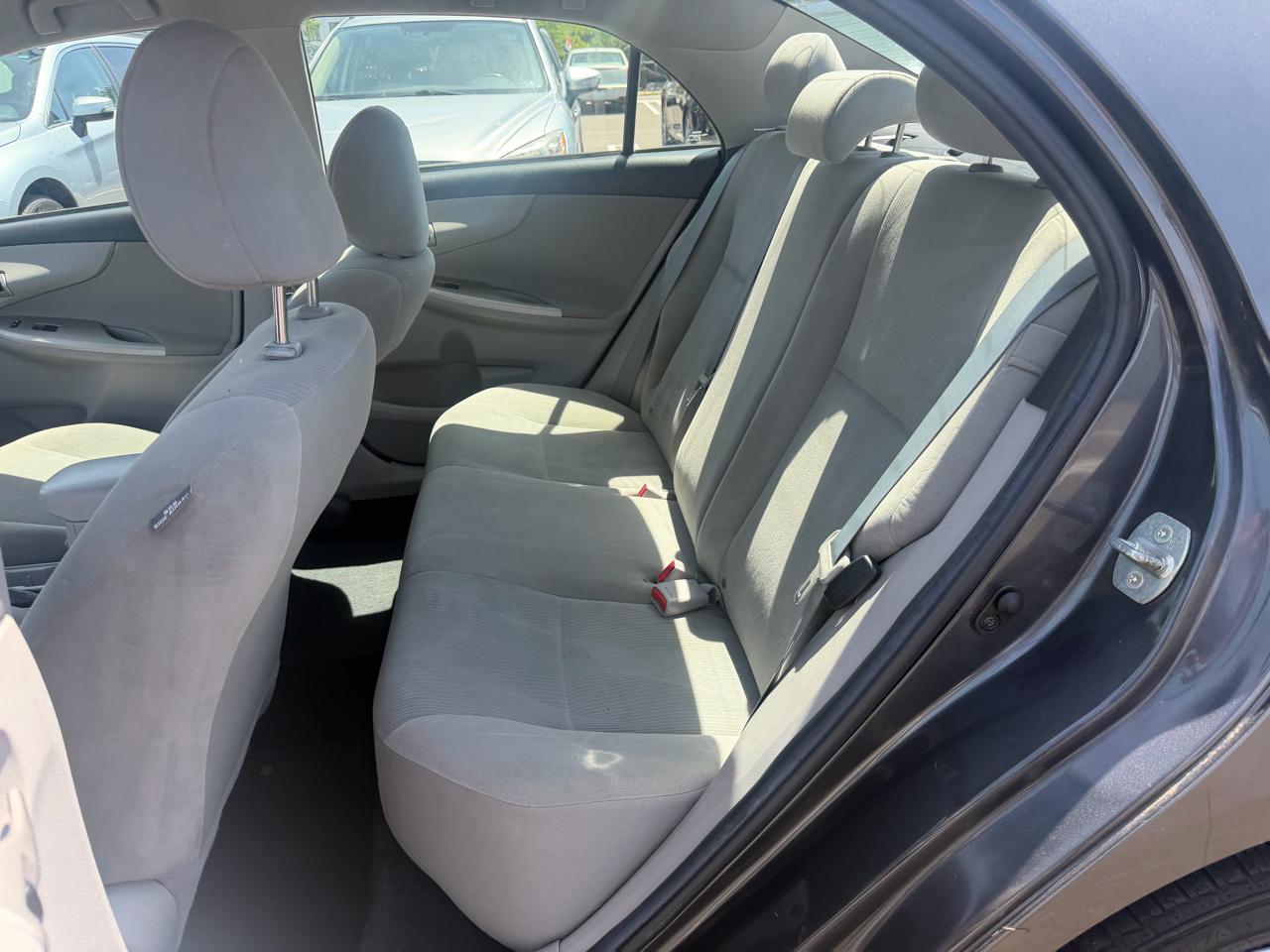 Toyota Corolla LE 4-Speed AT 2012