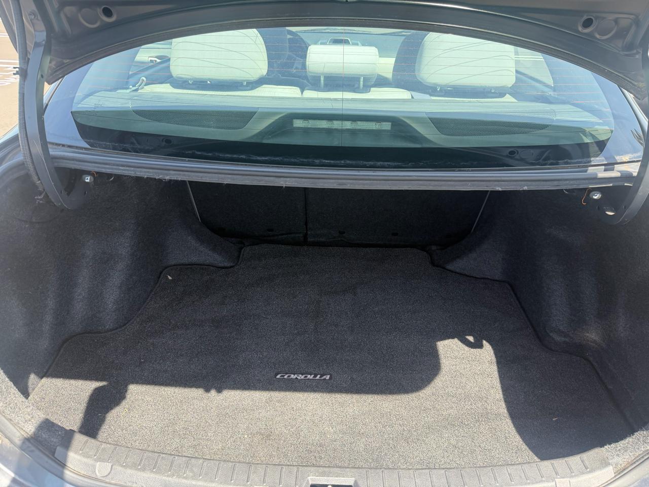 Toyota Corolla LE 4-Speed AT 2012