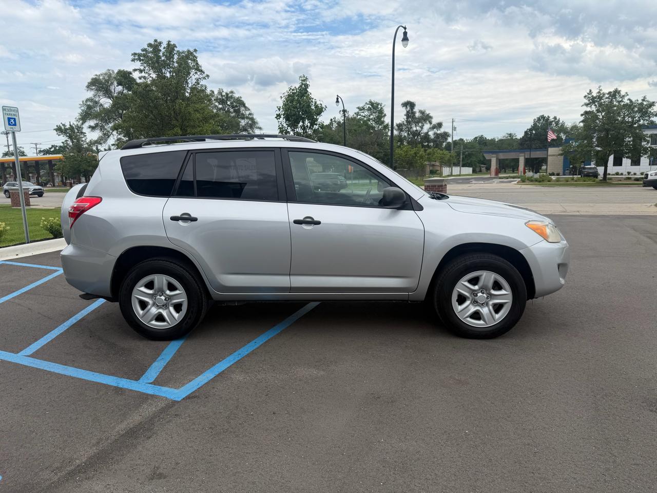 Toyota RAV4 Base I4 4WD 2012