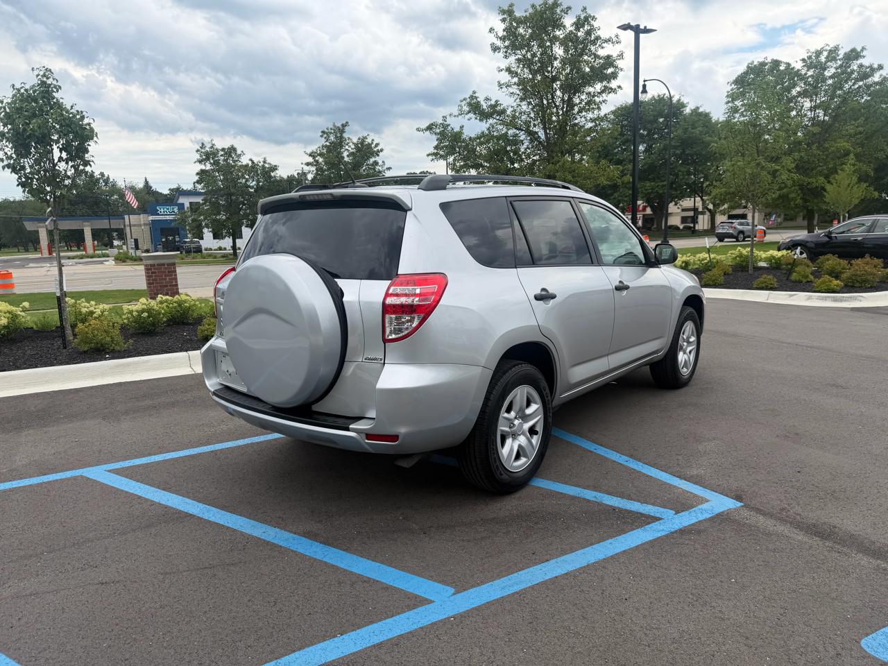 Toyota RAV4 Base I4 4WD 2012