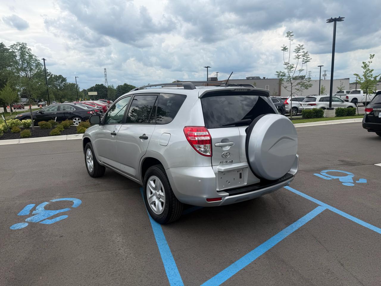 Toyota RAV4 Base I4 4WD 2012