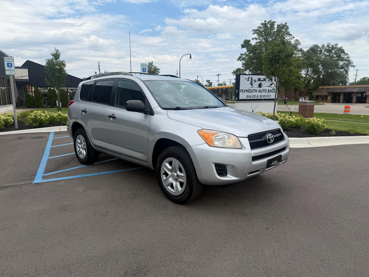 Toyota RAV4 Base I4 4WD 2012