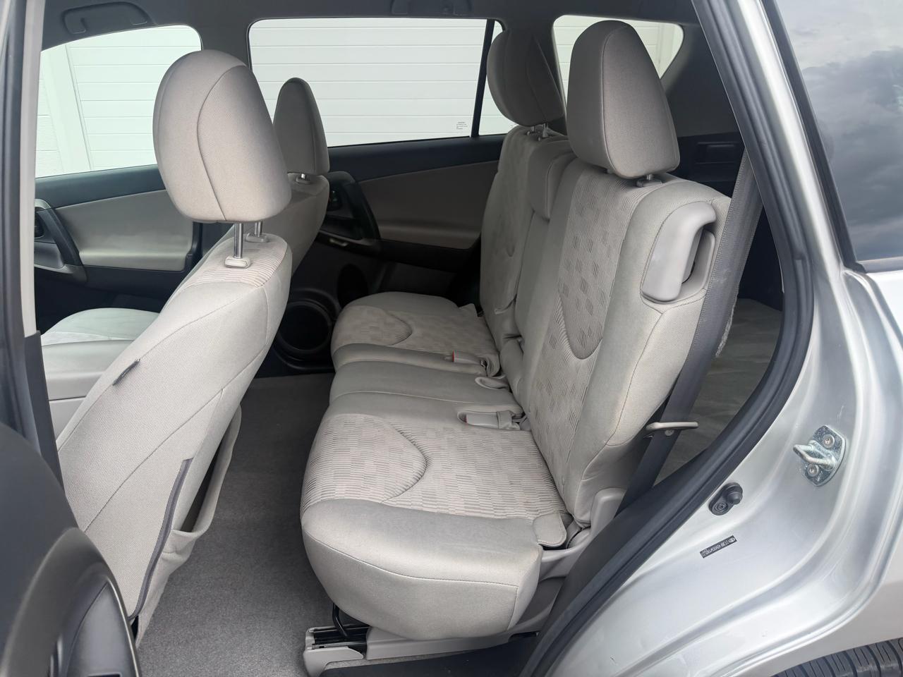 Toyota RAV4 Base I4 4WD 2012