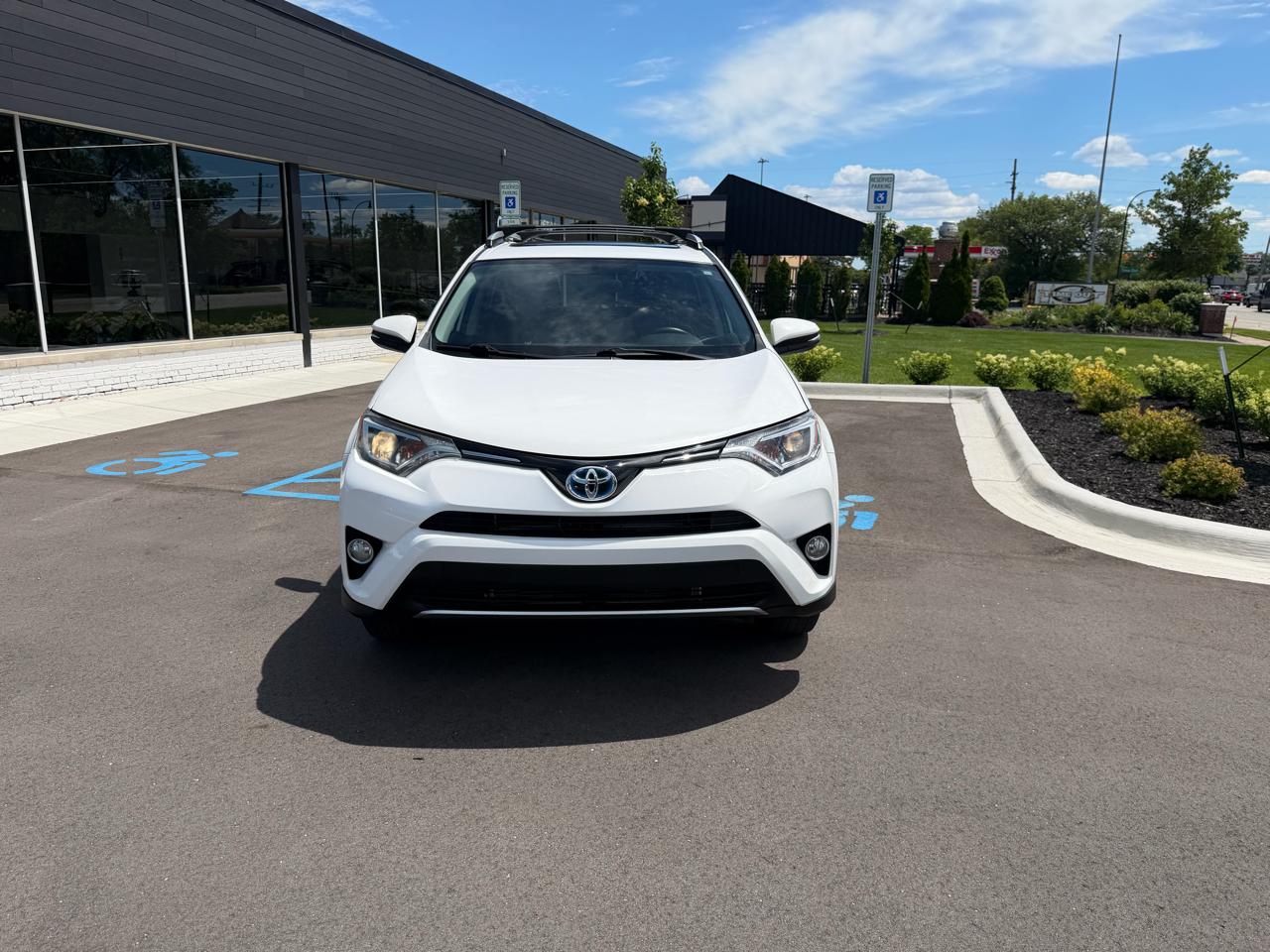 Toyota RAV4 Hybrid XLE 2016