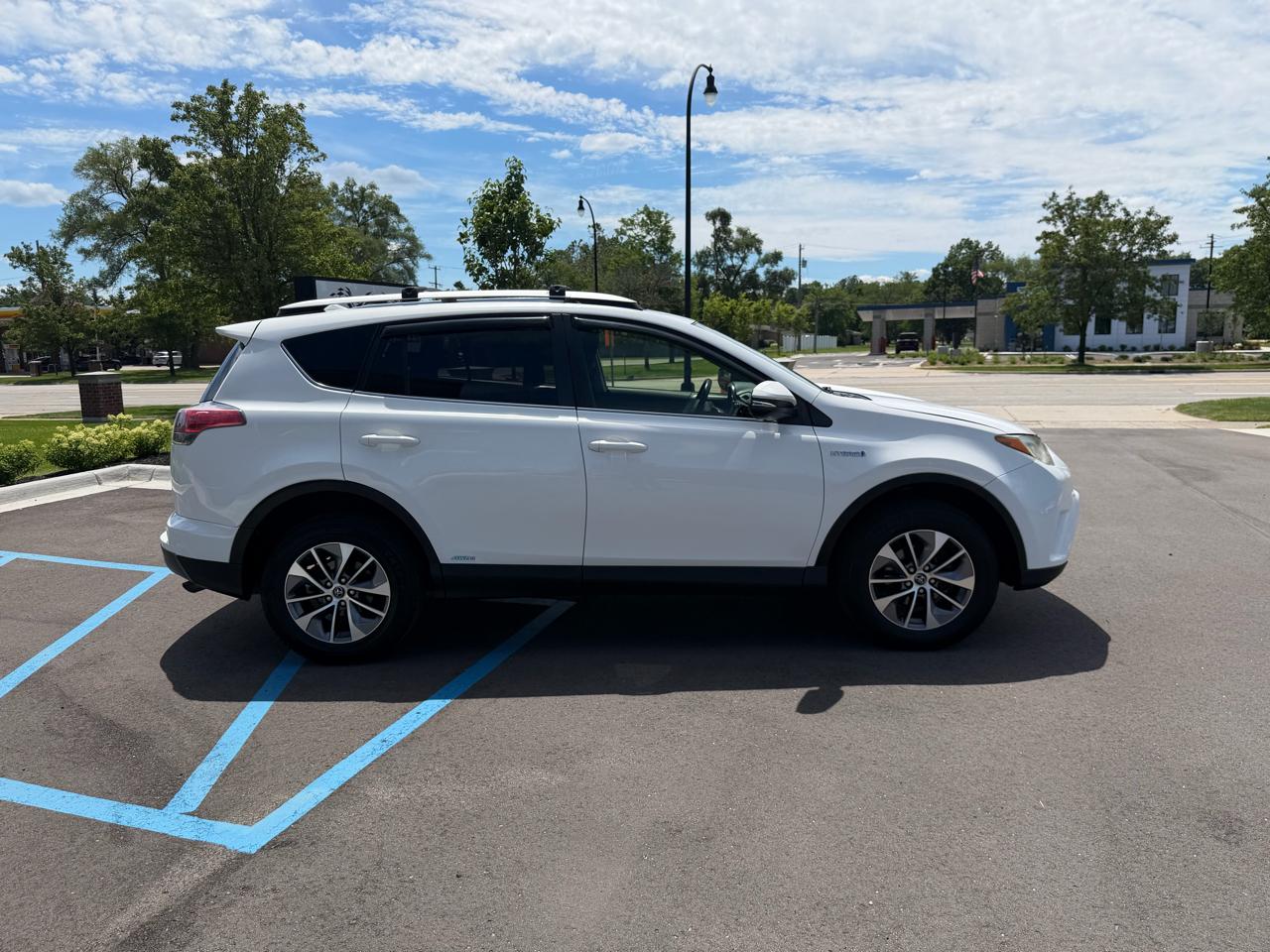 Toyota RAV4 Hybrid XLE 2016