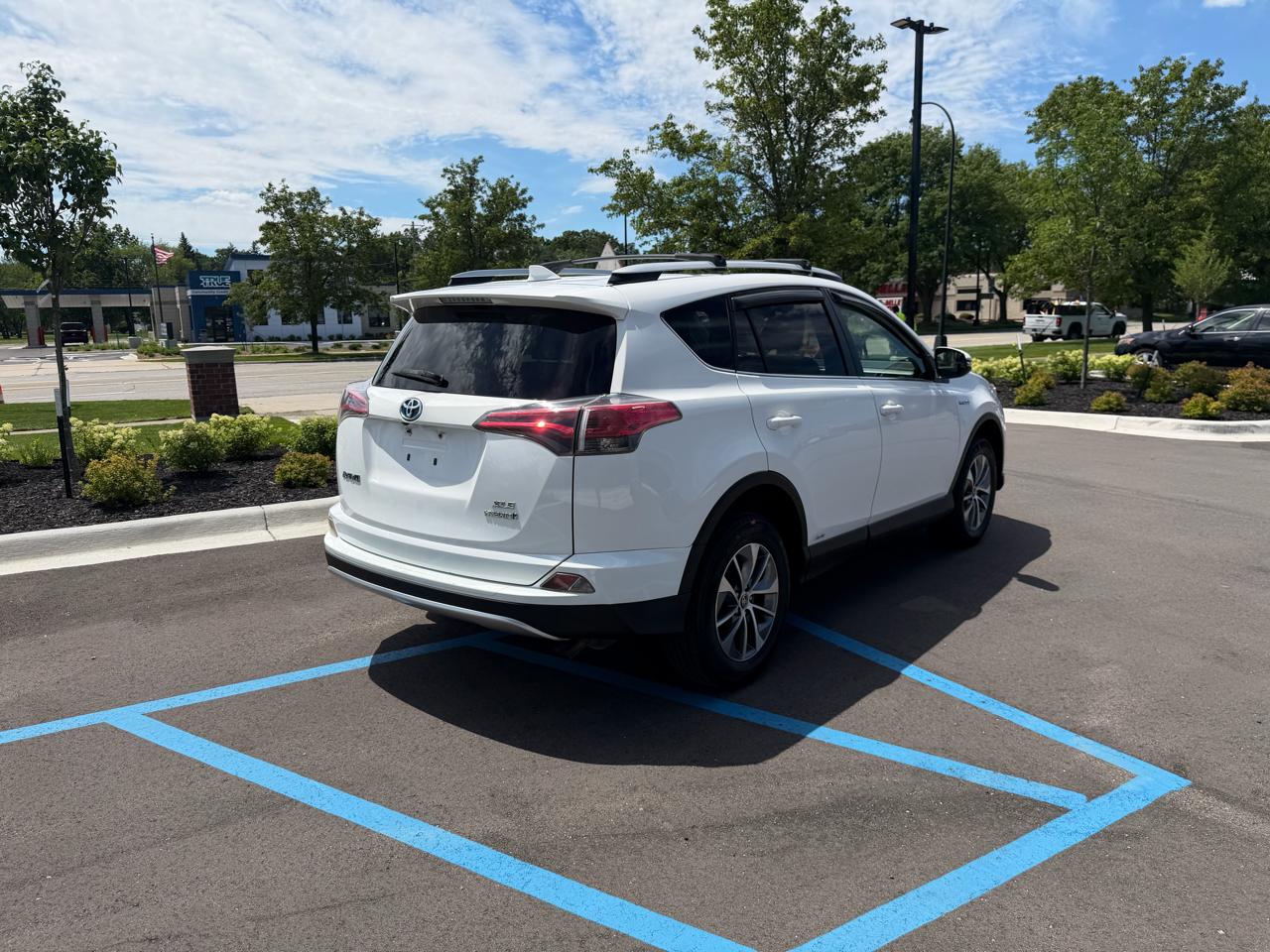 Toyota RAV4 Hybrid XLE 2016