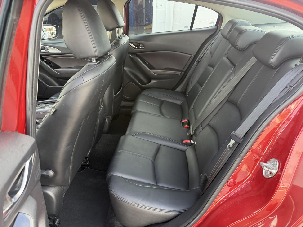 Mazda Mazda3 photo 14