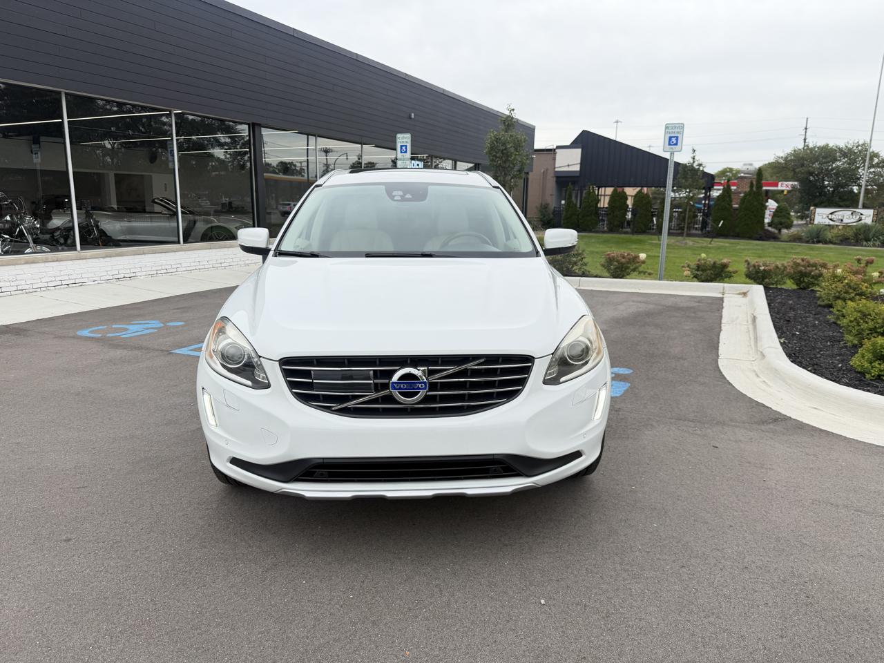 Volvo XC60 photo 2