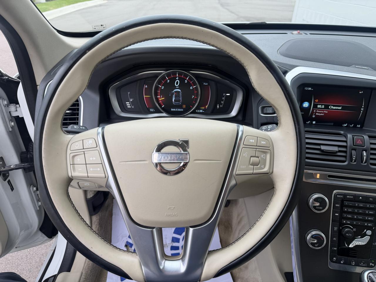 Volvo XC60 photo 11