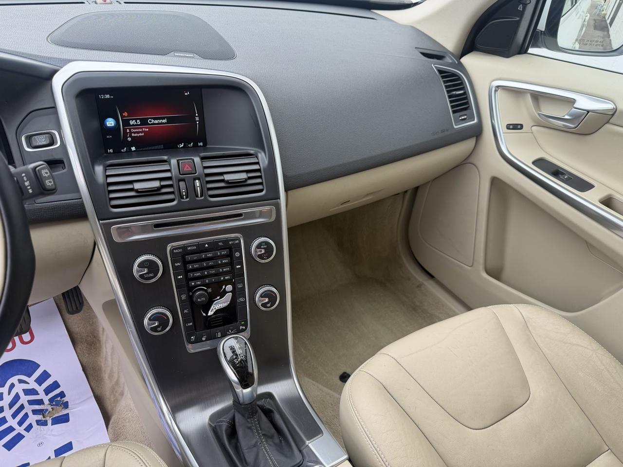 Volvo XC60 photo 12
