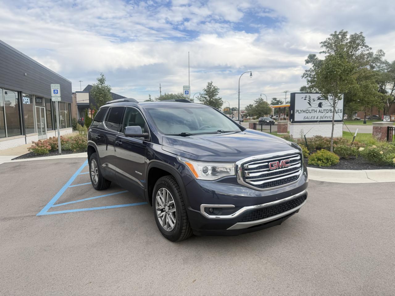 GMC Acadia photo 3