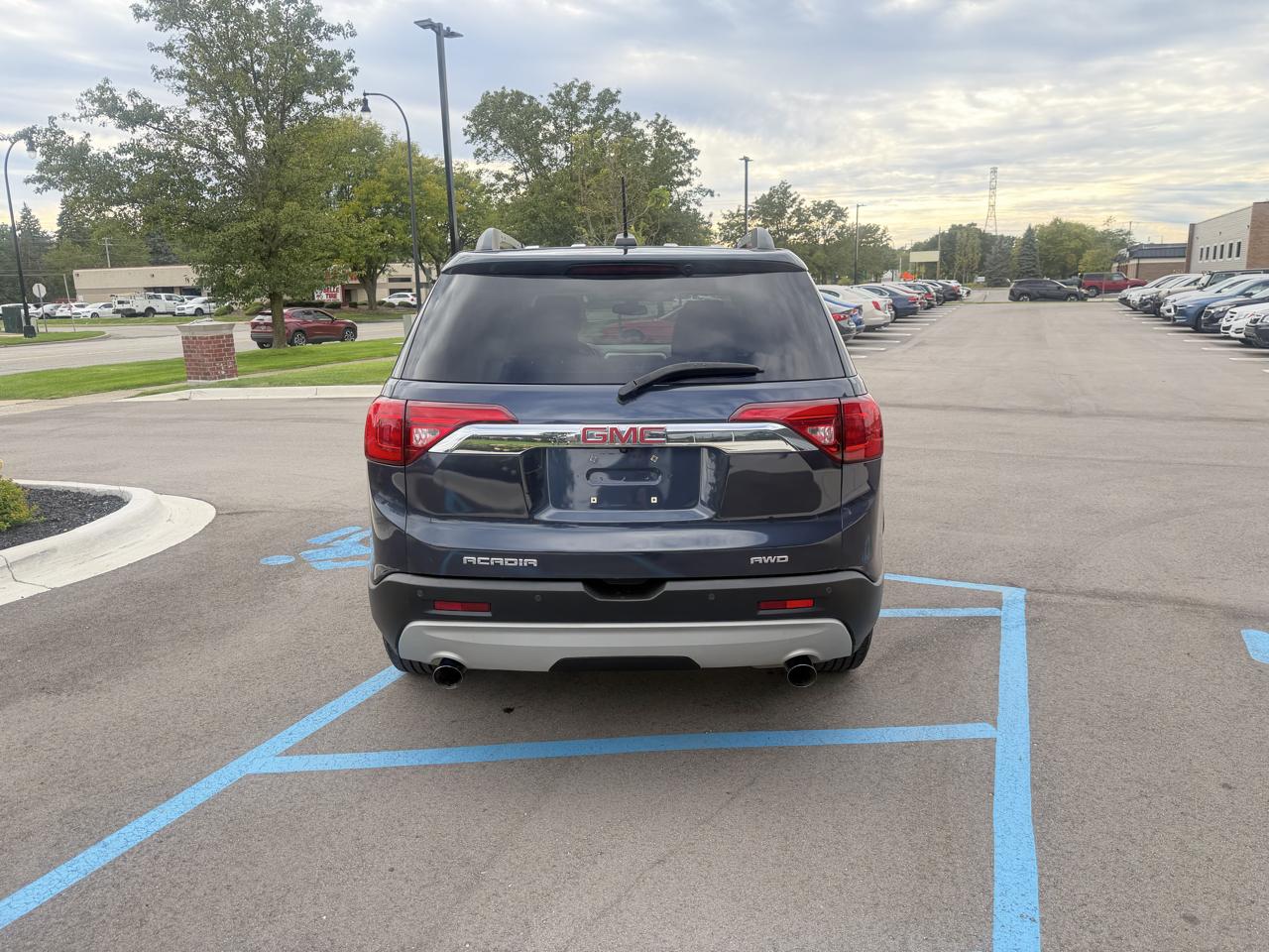 GMC Acadia photo 6