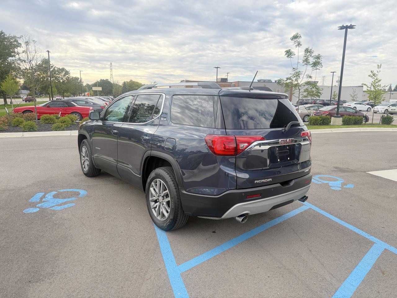GMC Acadia photo 7