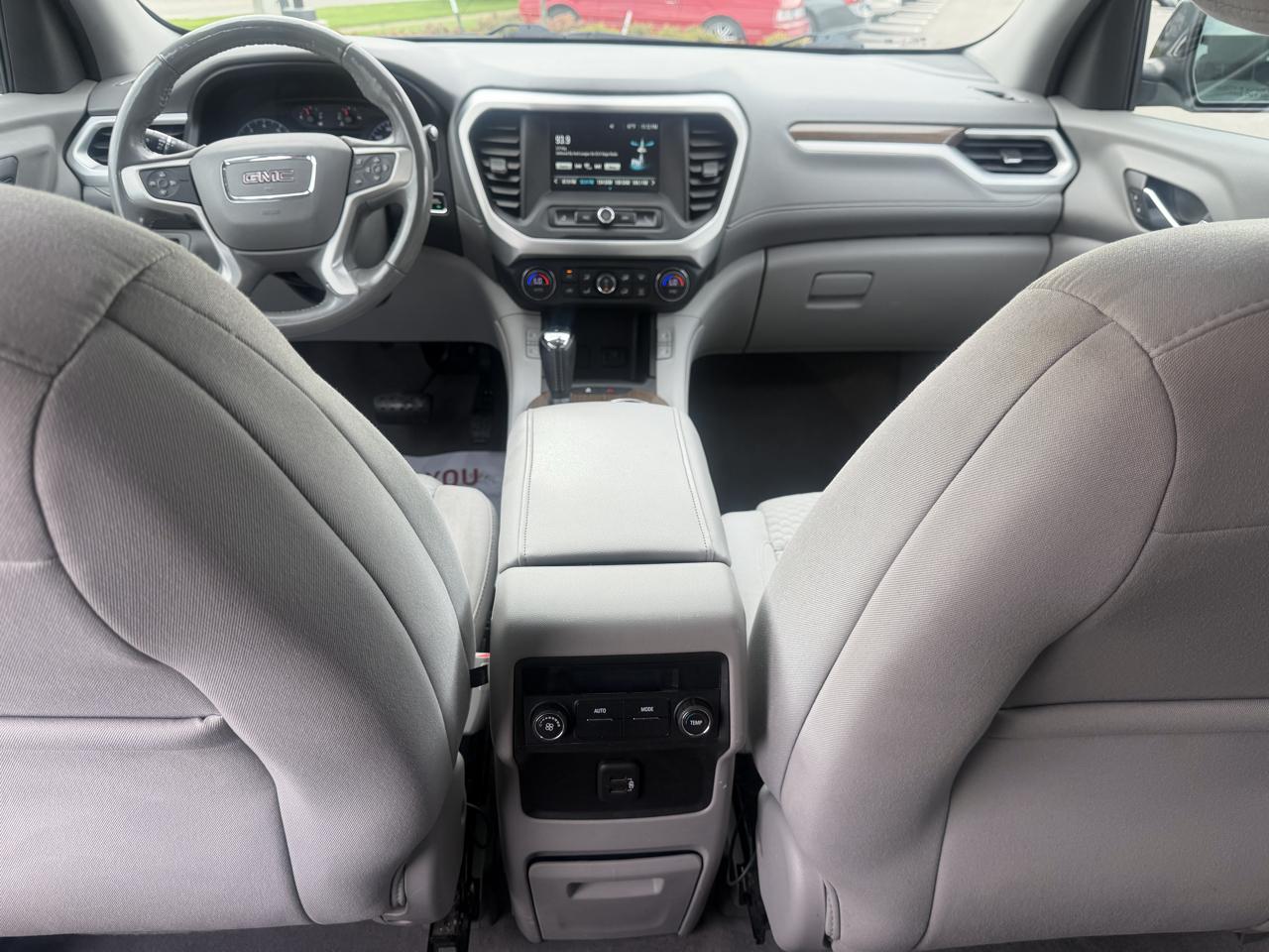 GMC Acadia photo 10