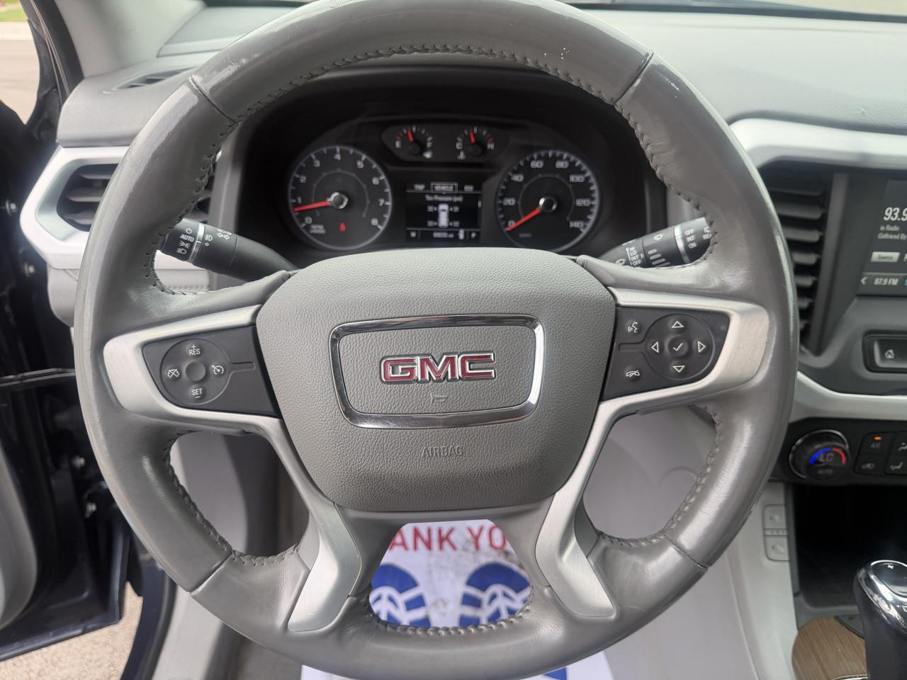 GMC Acadia photo 11
