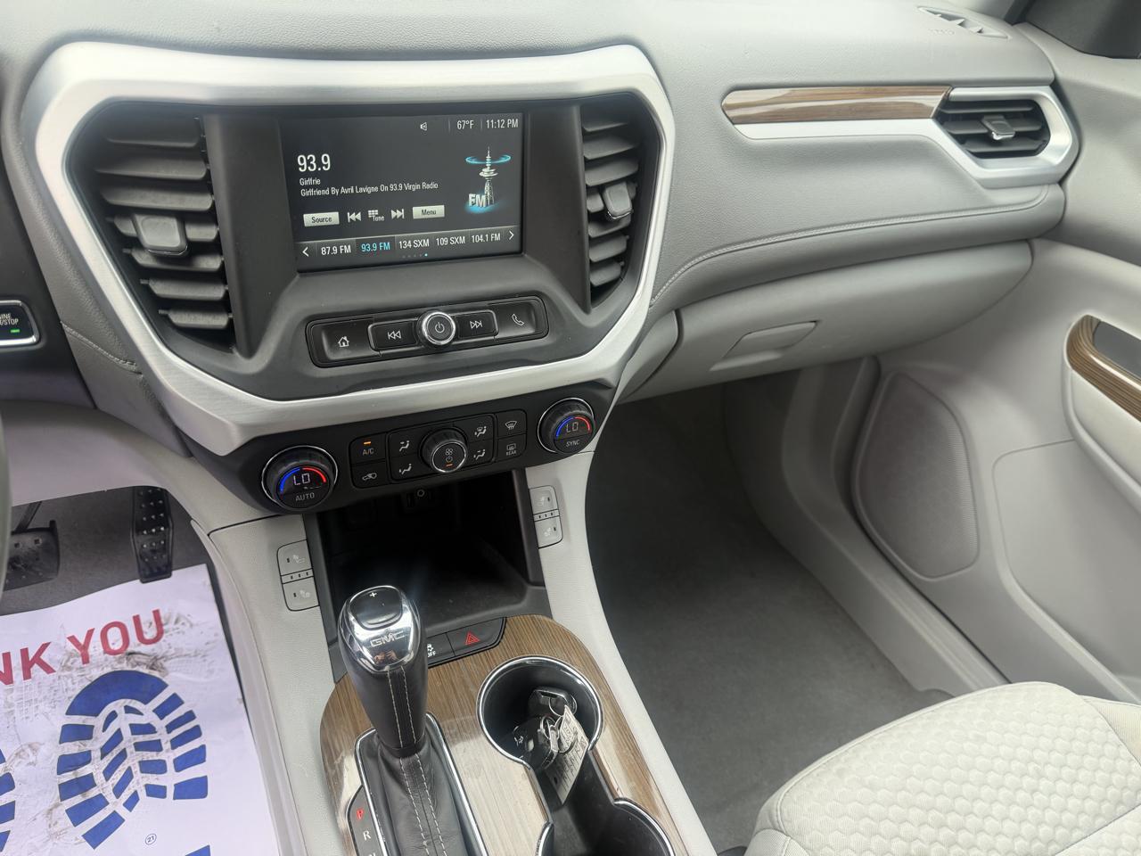 GMC Acadia photo 12