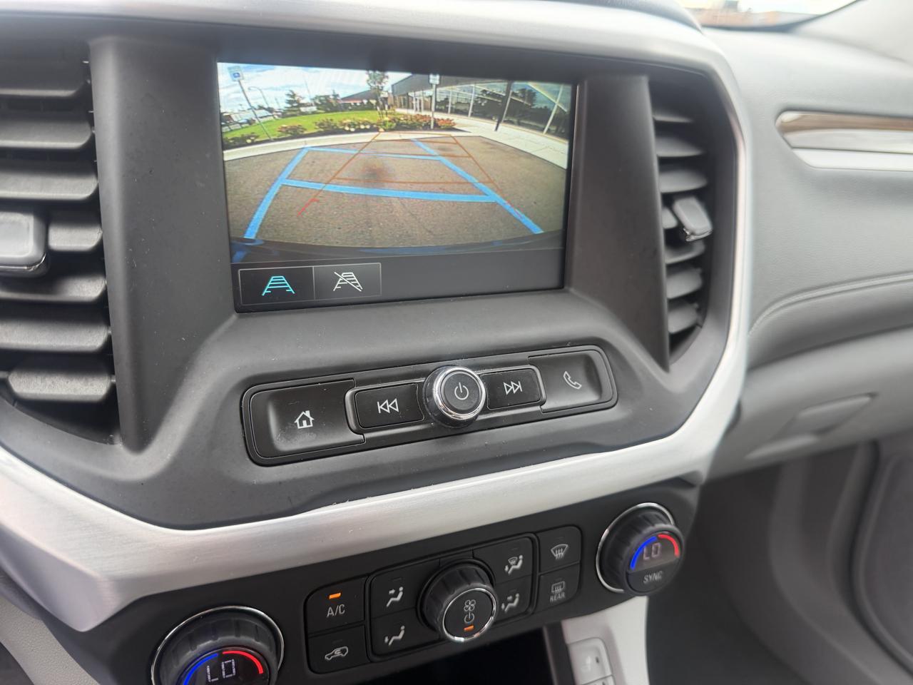 GMC Acadia photo 13