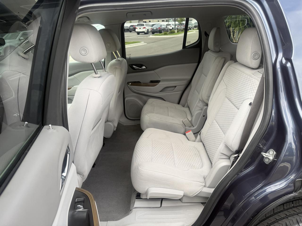 GMC Acadia photo 14