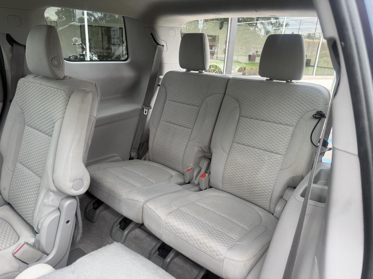 GMC Acadia photo 15
