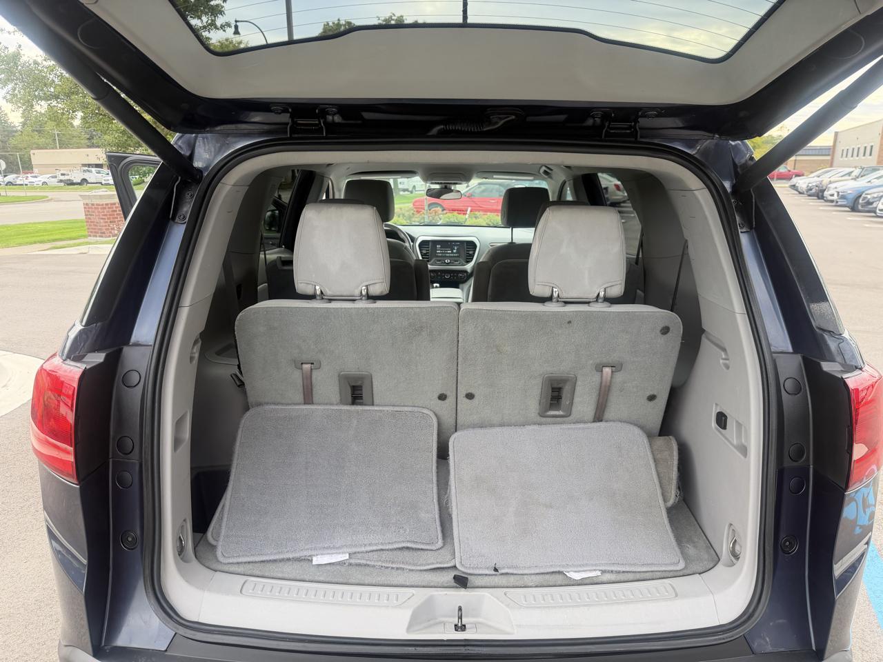 GMC Acadia photo 16