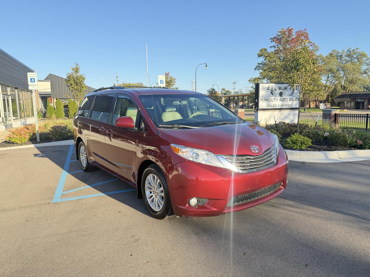 Toyota Sienna photo 3
