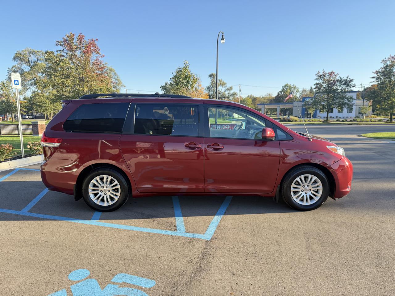 Toyota Sienna photo 4
