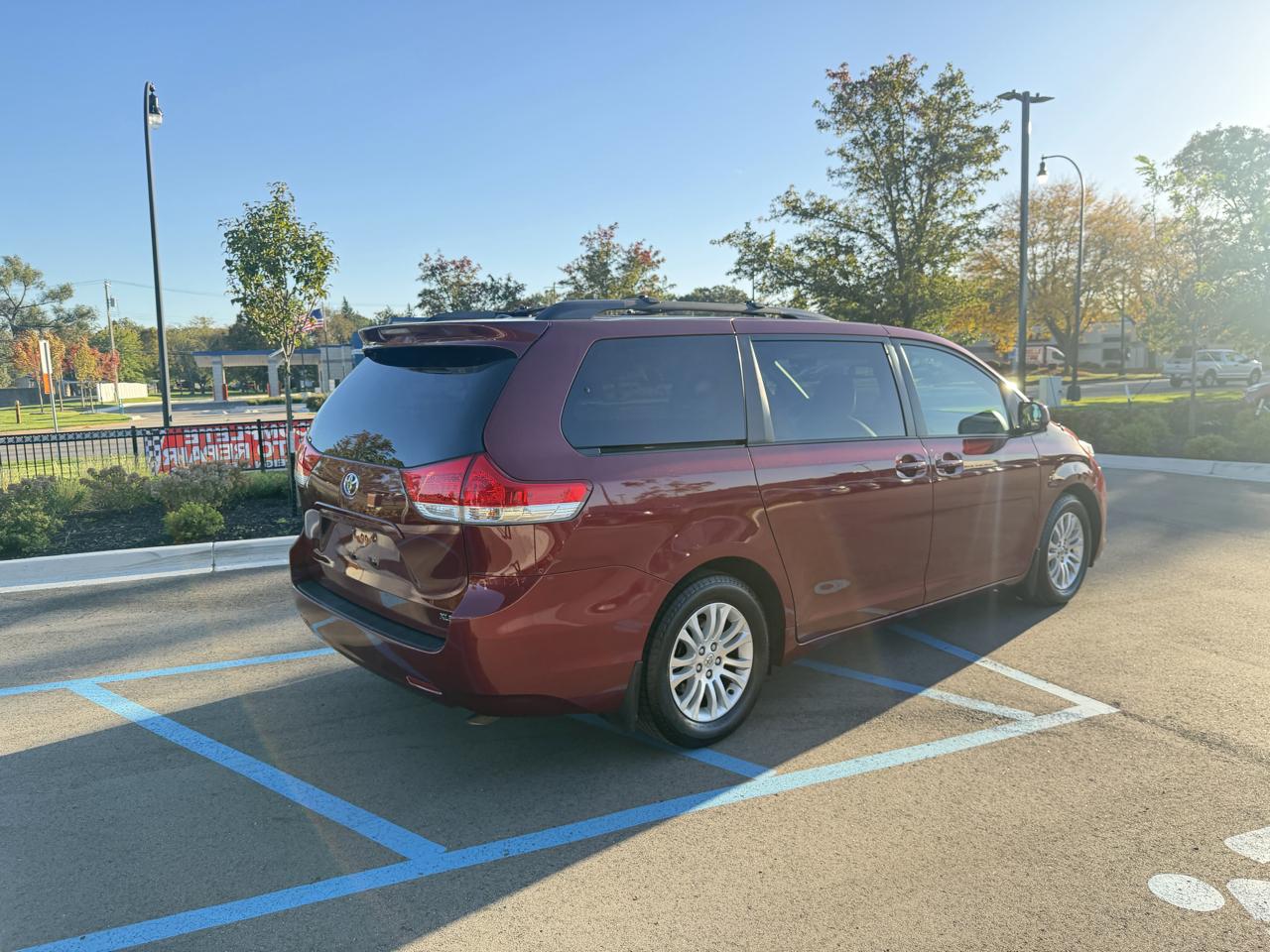 Toyota Sienna photo 5