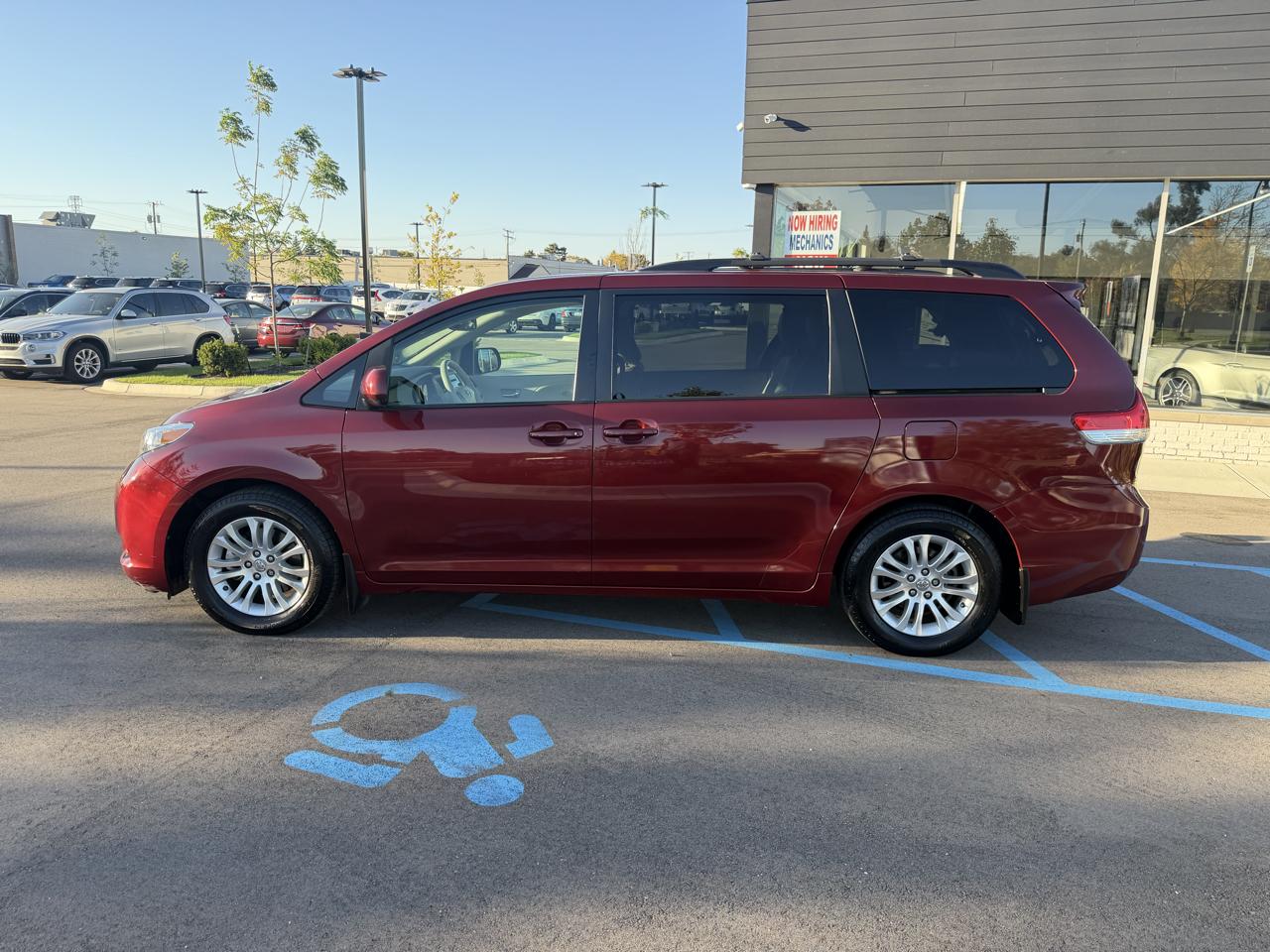 Toyota Sienna photo 8