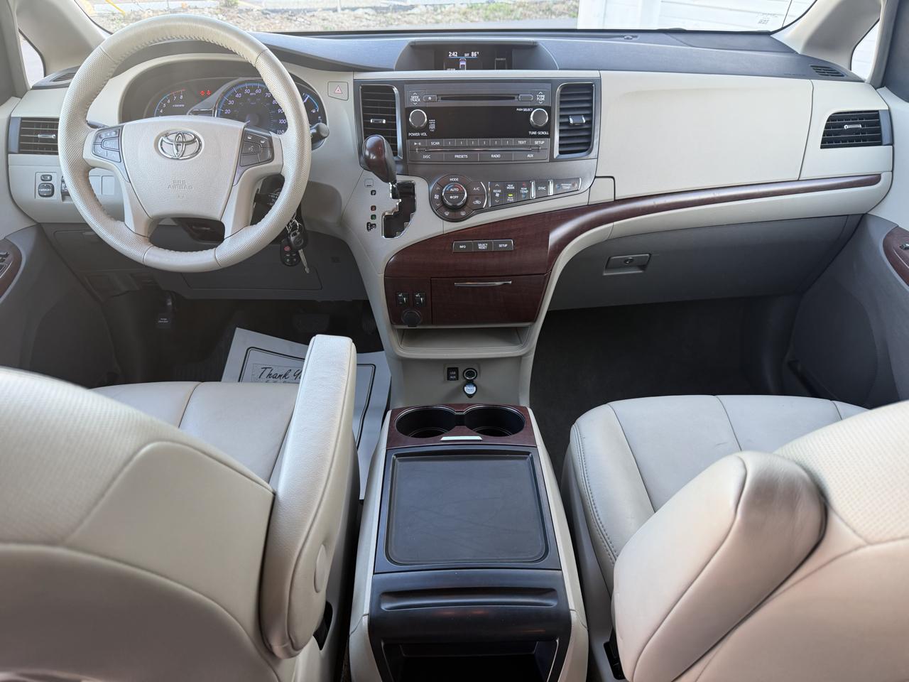 Toyota Sienna photo 10