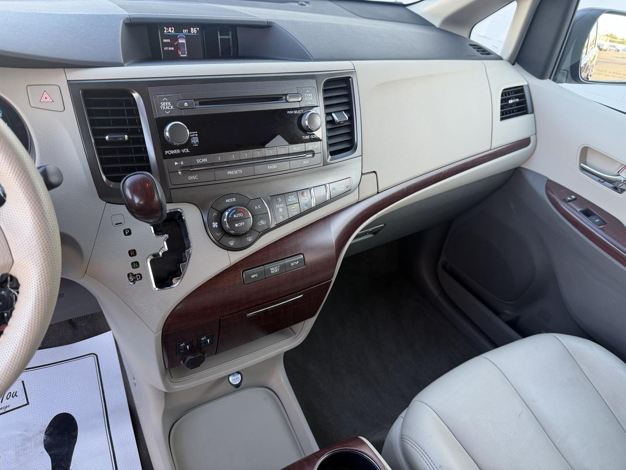 Toyota Sienna photo 12