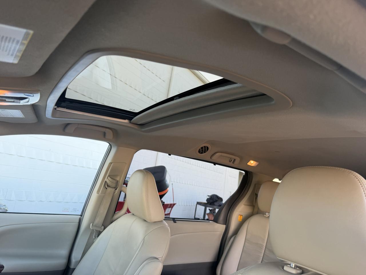 Toyota Sienna photo 14