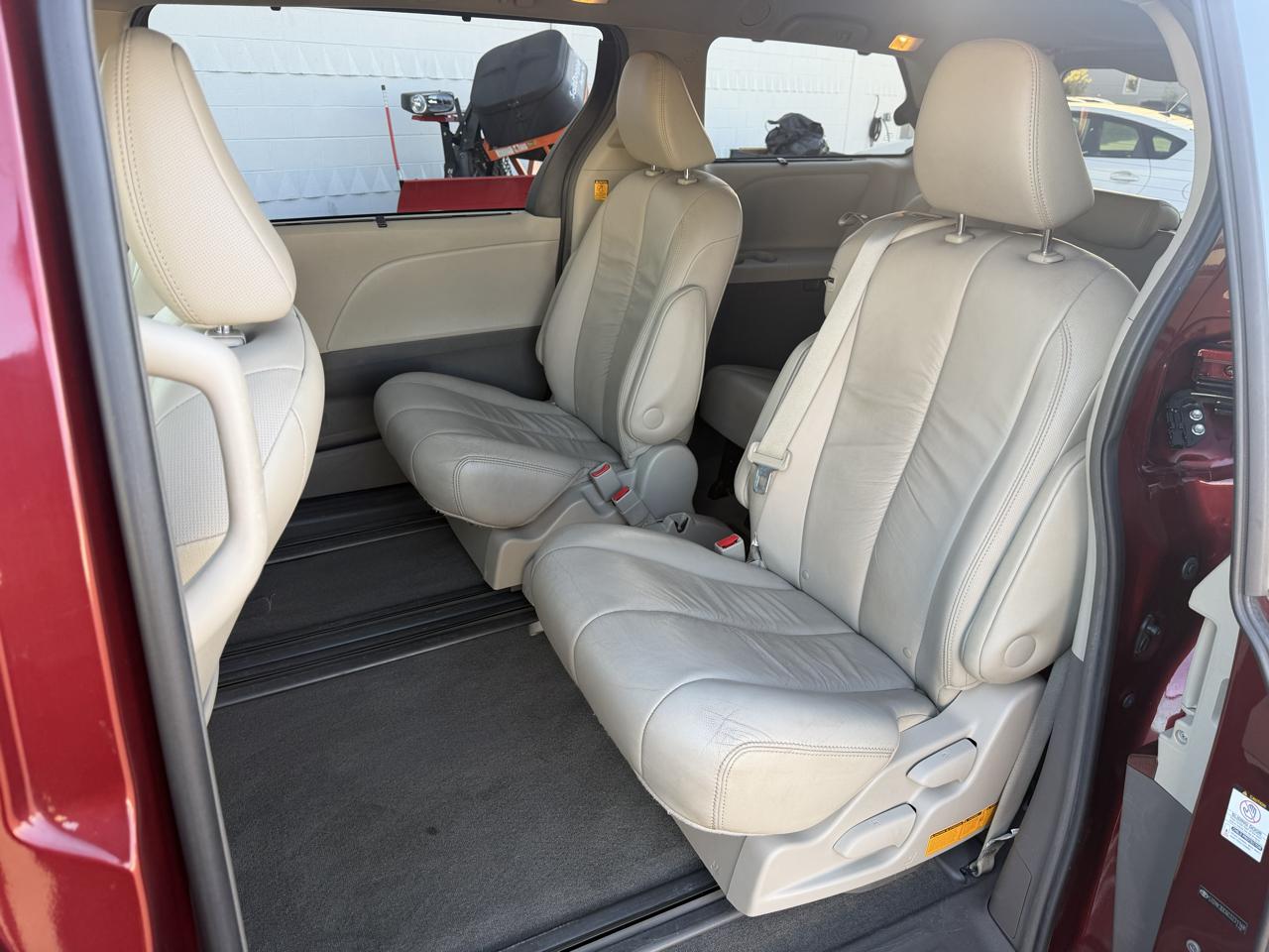 Toyota Sienna photo 15