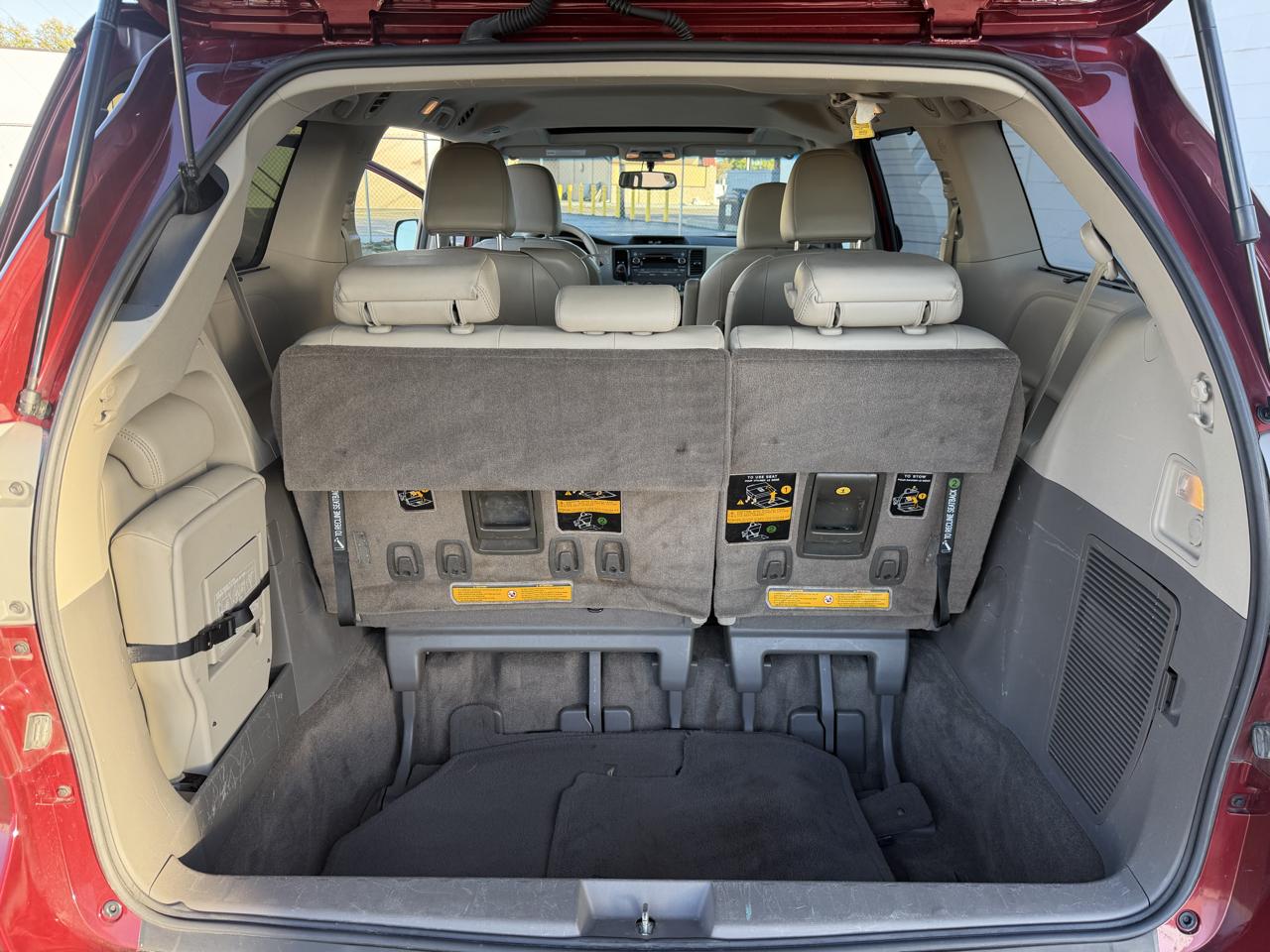 Toyota Sienna photo 17