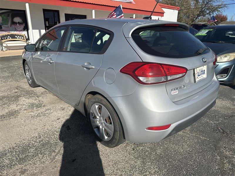 Kia Forte 5-Door 5dr HB Auto LX 2016