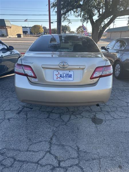 Toyota Camry 4dr Sdn I4 Man LE (Natl) 2011