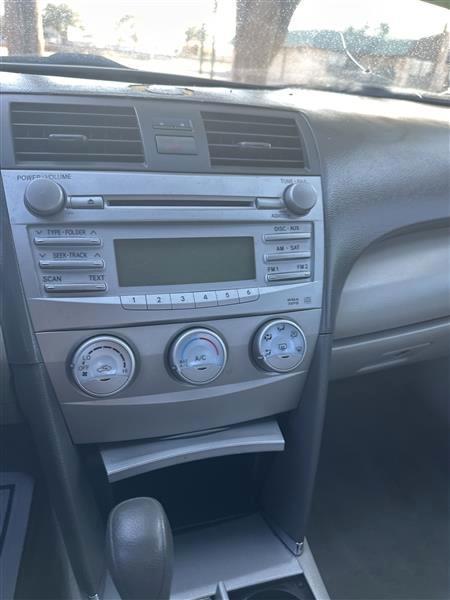 Toyota Camry 4dr Sdn I4 Man LE (Natl) 2011