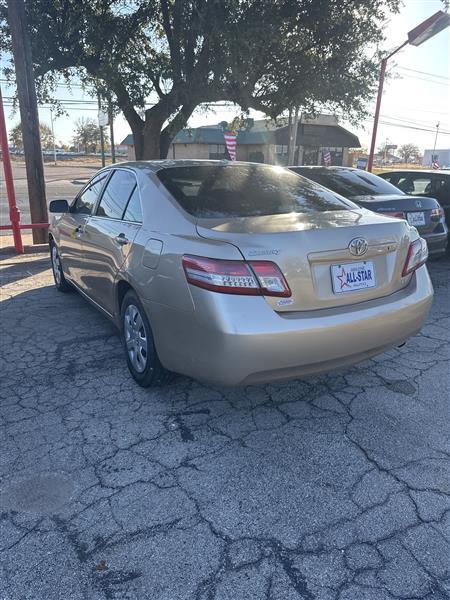 Toyota Camry 4dr Sdn I4 Man LE (Natl) 2011