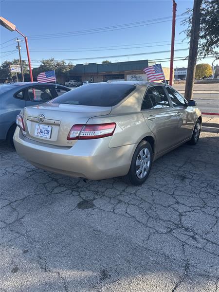 Toyota Camry 4dr Sdn I4 Man LE (Natl) 2011