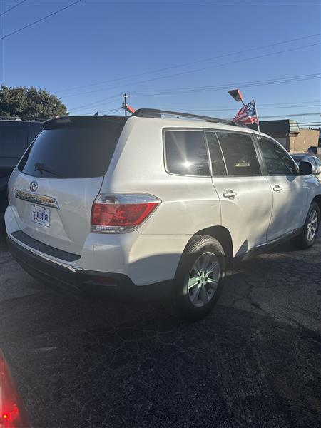 Toyota Highlander FWD 4dr V6 Base (Natl) 2011